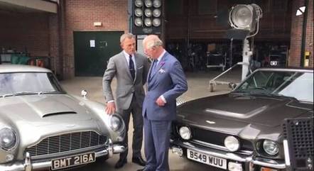Bond (Daniel Craig) e Charles, ainda príncipe, se encontraram em 2019 durante lançamento de filme