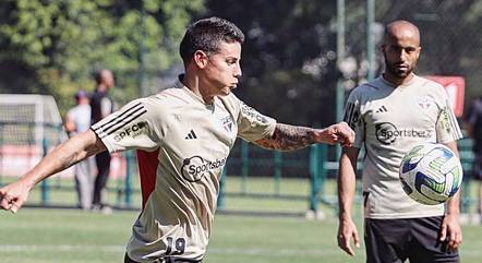 James Rodríguez em treino ao lado de Lucas Moura