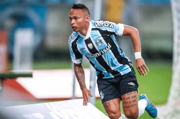 Janderson, ponta de 23 anos, pertence ao Corinthians e tem contrato até o fim de 2023. O jogador está emprestado ao Grêmio e tem contrato até o fim de 2022.
