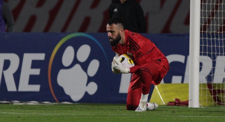 Jandrei defende em jogo contra o Palmeiras