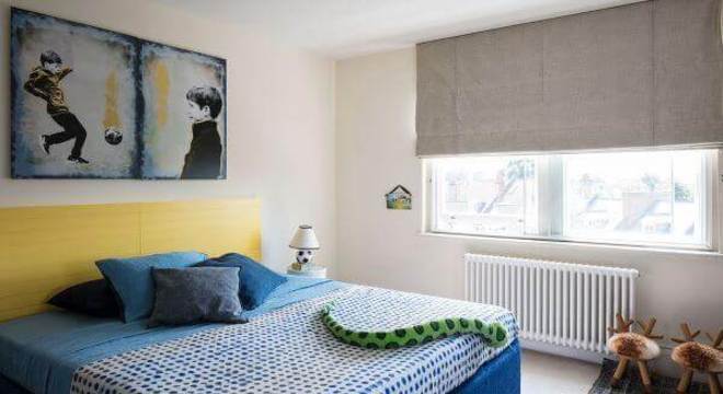 Janela para quarto com persianas