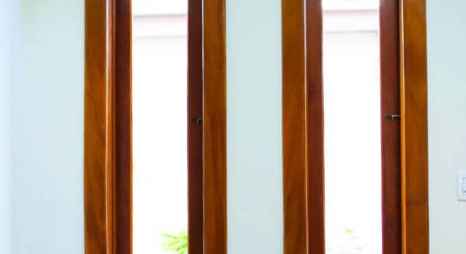 Janela para quarto pivotante