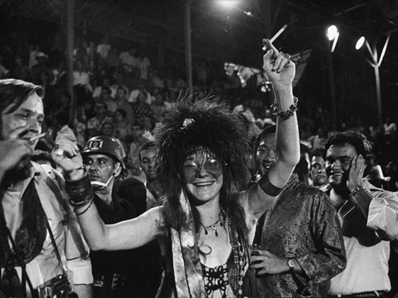 Janis Joplin esteve no Rio de Janeiro em fevereiro de 1970 para participar do carnaval e se tratar contra as drogas numa clínica. Ela conheceu o americano David, começou a namorar e viajou com ele pelo Brasil. 