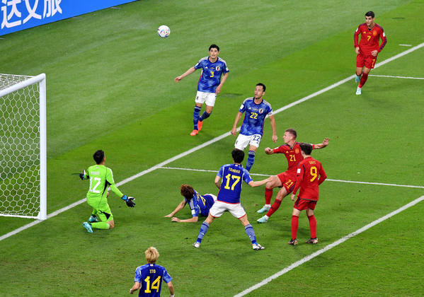 Todos de olho na bola durante o jogo