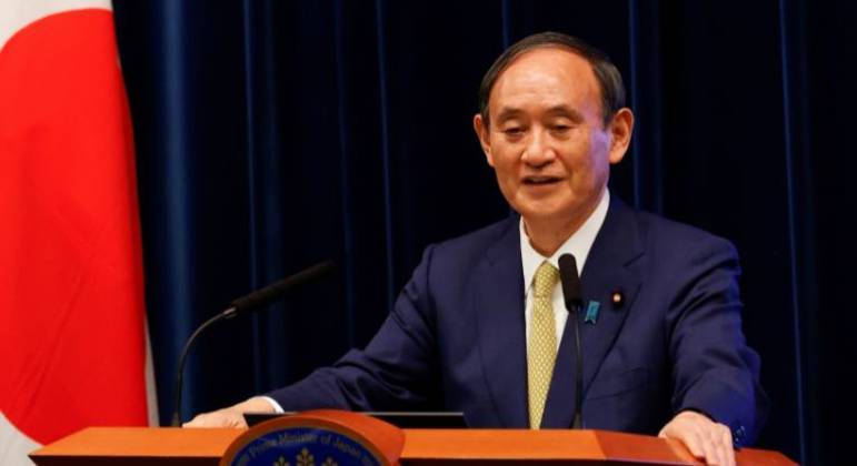 O primeiro-ministro do Japão, Yoshihide Suga, discursa durante uma conferência de imprensa em Tóquio
