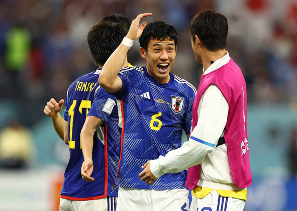 Os japoneses comemoraram a vaga nas oitavas de final após o jogo