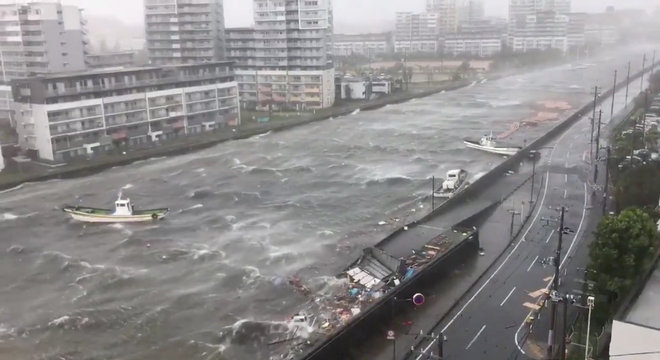 No Japao Tufao Ja Causou 10 Mortes E Deixou Ao Menos 300 Feridos Noticias R7 Internacional