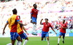 Fuller, da Costa Rica, comemora o primeiro gol com Yeltsin Tejeda e as companheiras de equipe