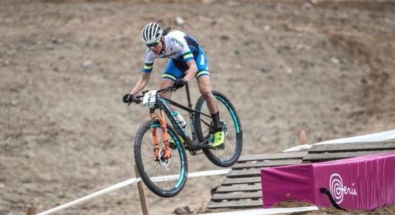 Jaqueline Mourão vai disputar as provas de mountain bike