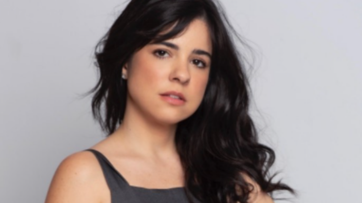 Estreante na emissora, a atriz carioca Jaqueline Roversi também trabalha como produtora e roteirista. Em 2015, ela protagonizou seu segundo filme, S2, e concorreu na categoria de Melhor Atriz no 43° Festival de Gramado. Agora, ela vai encarar o desafio de atuar em Reis 