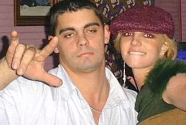 Jason e Britney se conhecem desde a infância e se casaram em 2004, após uma noite de muita bebedeira deles. Três dias depois, mais precisamente 55 horas, eles viram que tinham feito besteira e se separaram. 