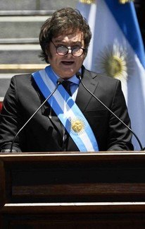 'Hoje começa uma nova era na Argentina', diz Milei em discurso (LUIS ROBAYO / AFP - 10/12/2023)