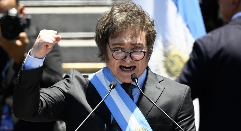 Milei decreta desregula&ccedil;&atilde;o econ&ocirc;mica na Argentina - Not&iacute;cias - R7  Internacional