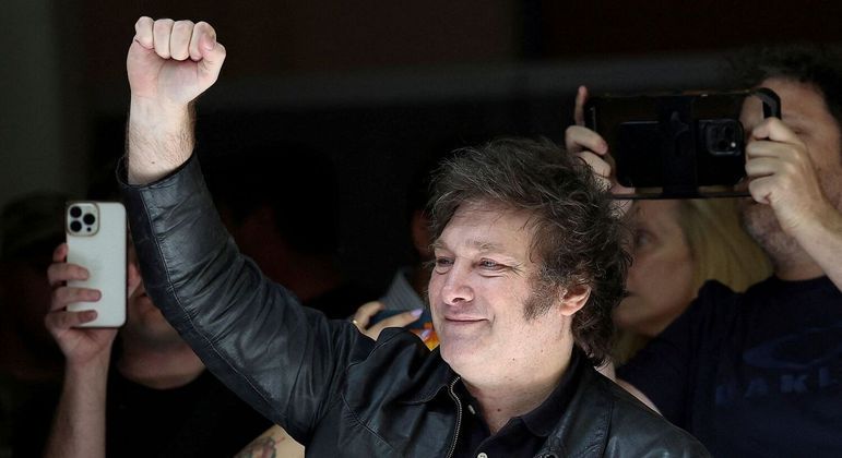Javier Milei, presidente eleito da Argentina, recebeu mais de 14 milhões de votos do eleitorado