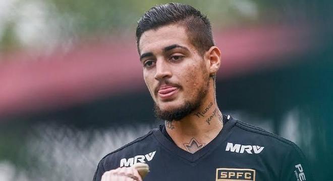 Atlético Goianiense enfrenta opinião pública. E contrata ...
