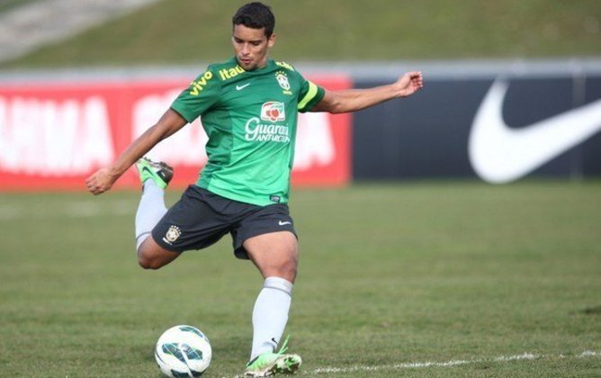 Jean (35 anos) - Volante/Lateral - Sem clube desde julho de 2021 - Último time: Palmeiras - Passagem pela seleção do Brasil.