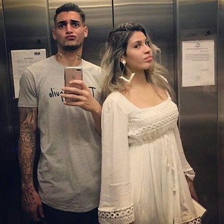 O goleiro Jean, do São Paulo, entrou para uma triste lista
de jogadores que são acusados de agredir mulheres. O atleta do Tricolor foi
parar em uma delegacia na Flórida, nos Estados Unidos, após a mulher, Milena Bemfica, postar um vídeo no Instagram
com o rosto machucado e afirmar que o atleta a teria agredido — ela teria levado oito socos do marido. A seguir você vê
outros atletas acusados de agressão a mulheres 