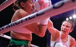 Jeanette estreou no boxe profissional em 2018, mas a luta no Canadá foi sua primeira no exterior