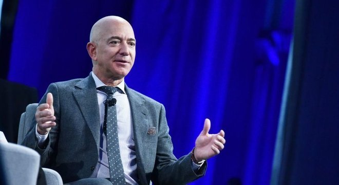 Jeff Bezos, fundador da Amazon, também utiliza longos intervalos de silêncio antes de reuniões