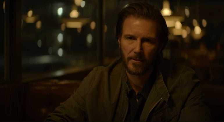 Bill Heck é um jovem Jeff Bridges em 'The Old Man'