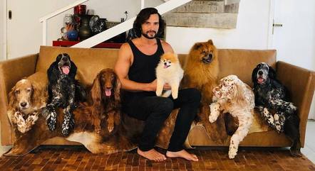 Jeff Machado com seus cachorros