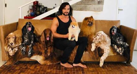 Jeff Machado com seus cachorros
