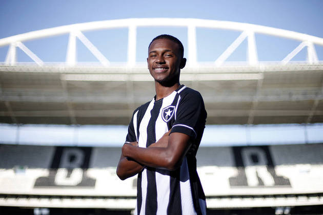 Jeffinho - Cedido por empréstimo até junho deste ano, o Botafogo vai receber cerca de 5 milhões de euros (R$ 16,5 milhões) do Lyon.