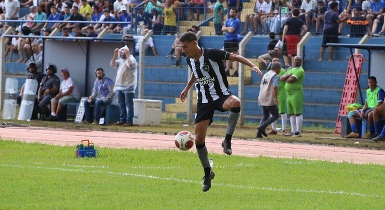 Jeffinho, lateral-esquerdo do Botafogo sub-20, foi um dos destaques da Copinha