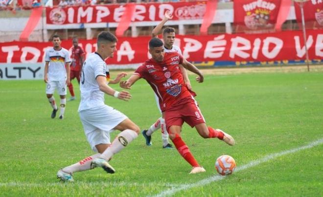 O quarto colocado da lista é menos conhecido. Jefinho, que no ano atuou em três clubes diferentes - ABC e Potiguar, do Rio Grande do Norte, e Cuiabá - marcou 24 gols, três deles na Série B