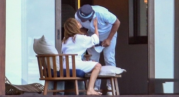 JLo e Alex foram flagrados em clima de intimidade na República Dominicana