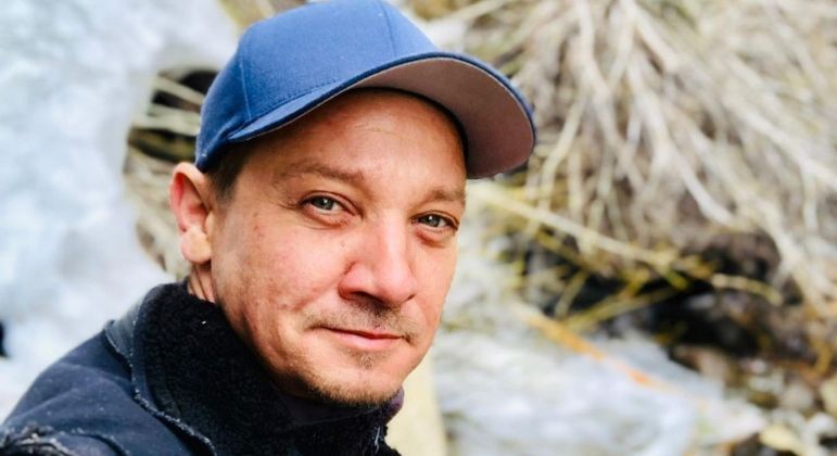 Jeremy Renner sofreu acidente com veículo limpa-neve