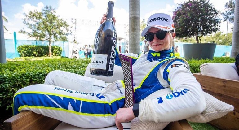 A carreira da britânica no automobilismo começou no kart, como acontece com a maioria dos pilotos de alto nível. Em 2014, ela venceu o Campeonato Britânico e recebeu a chance de pilotar na Fórmula Ford Britânica. Nos anos seguintes, continuou em categorias de base do Reino Unido. Em 2019, ingressou na W Series, categoria exclusiva de mulheres que por falta de recursos financeiros deixou de existir antes do fim da temporada de 2022. Jessica conquistou um pódio em Miami