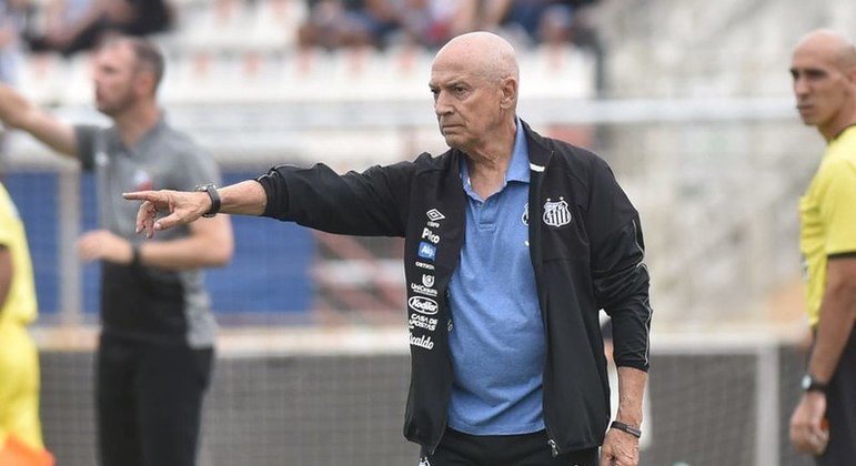 Jesualdo Ferreira (Portugal) - 75 anos - Último clube: Boavista - Desempregado desde julho de 2021 - Treinou diversos clubes portugueses, tendo mais destaque no Porto, onde venceu diversos títulos de 2006 a 2010. Foi técnico do Santos em 2020, mas logo foi demitido