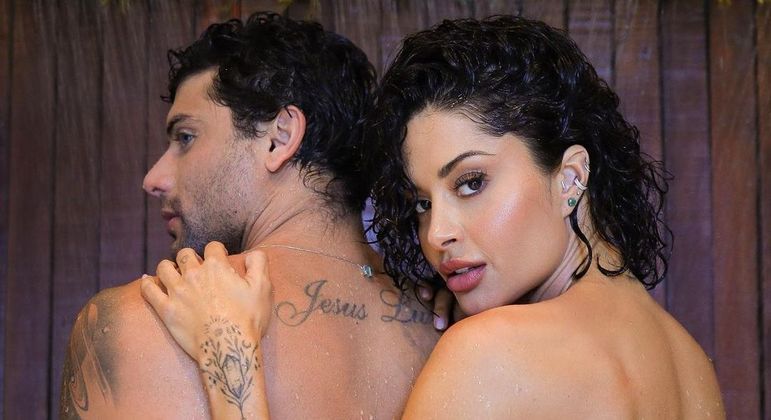 Aline Campos e Jesus Luz possuem 
marca de nascença no mesmo local do corpo