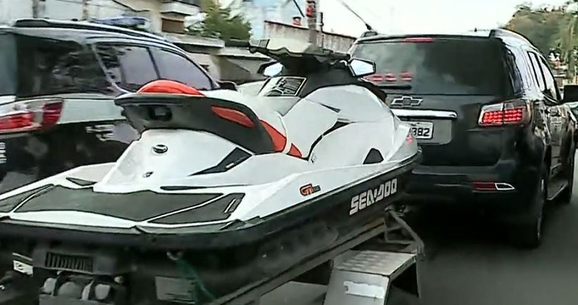 Carros de luxo, jet-ski e R$ 8 milhões: Polícia faz operação