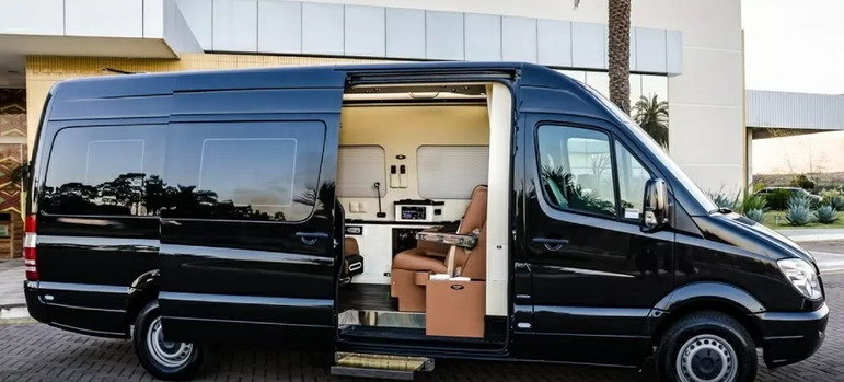 Uma JetVan não sai por menos de R$ 500 mil. A depender das personalizações, a aquisição do veículo de luxo pode chegar a R$ 700 mil