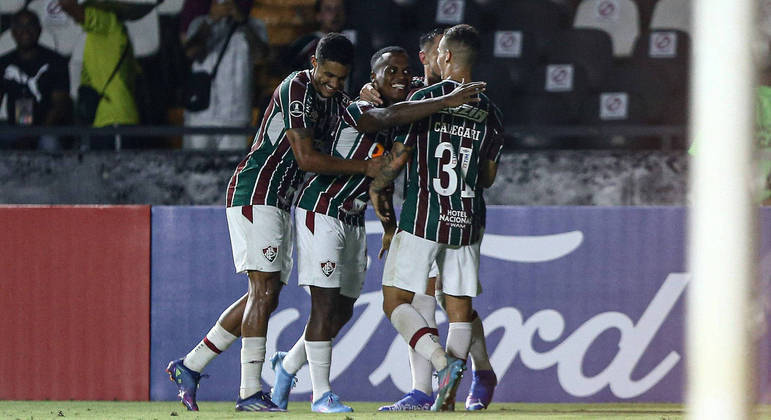 Jhon Arias celebra o segundo gol do Fluminense na vitória sobre o Millonarios