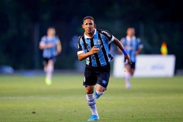 Jhonata Robert - Atacante - 22 anos - Contrato com o Grêmio até 31/12/2023