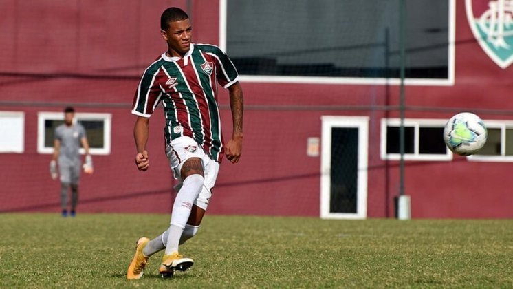 Jhonny - nascido em 16/04/2002 - contrato até 31/12/2024. Fluminense não especifica quantos % tem dele.
