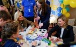 No Dia das Mães, em 8 de maio, Jill Biden visitou a Ucrânia, onde se encontrou com a primeira-dama do país, Olena Zelenska. Durante o compromisso oficial, ambas visitaram escolas e Jill entregou um buquê de flores a Zelenska, depois de um longo abraço entre as duas