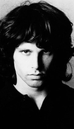 Jim Morrison - Cantor americano - Vocalista do The Doors - Morreu em 3/7/1971- Parada cardíaca por overdose de heroína. 