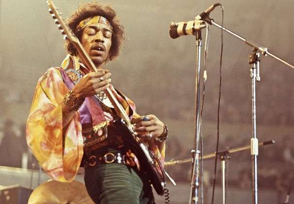 Jimi Hendrix - Guitarrista americano, o maior da história - Morreu em 18/9/1970 - Asfixia pelo próprio vômito, após tomar pílulas para dormir. 