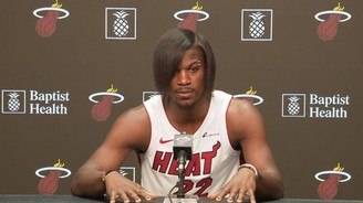Astro da NBA surpreende e adota visual 'emo', com cabelo liso e franja (Divulgação Miami Heat)