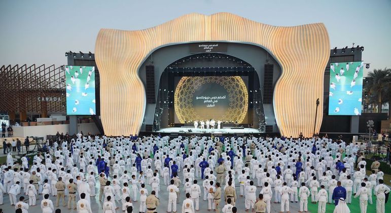 Emirados Árabes Unidos registraram no Guinness Book o recorde de maior aula de jiu-jítsu do mundo