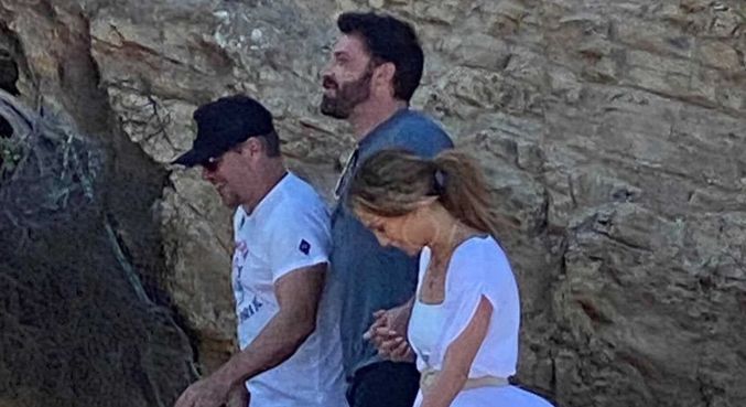 Jennifer Lopez, Ben Affleck e Matt Damon em Malibu, Califórnia, nos EUA