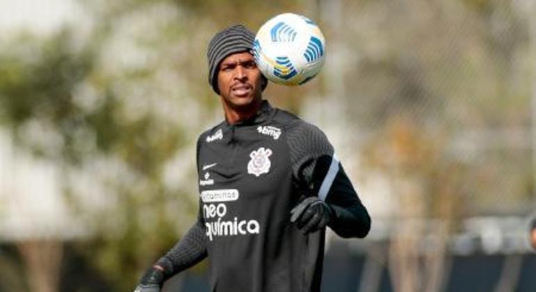 Após ser flagrado em roda de samba, Corinthians rescinde contrato de atacante Jô de forma amigável