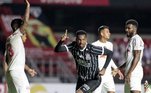 Centroavante Jô comemora gol pelo Corinthians