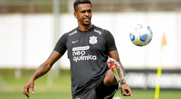 É preciso coragem para Sylvinho e os dirigentes assumirem. O problema é Jô, que não rende mais