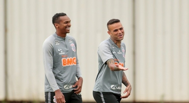 Jô e Luan. Dois jogadores problemáticos para o Corinthians. Um já foi. O outro se recusa a sair