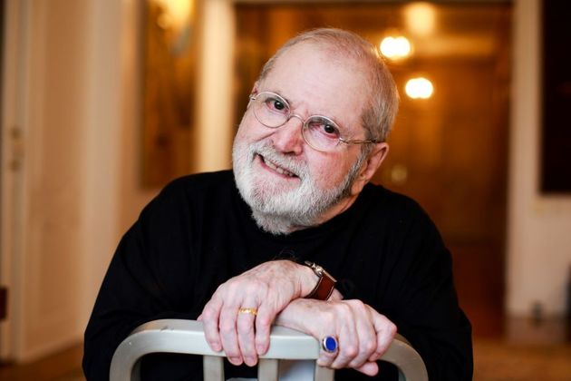 Sem dúvida, Jô é um dos maiores nomes da TV brasileira, com passaens por canais como Record, SBT e Globo, onde fez muitos programas de humor, além de entrevistas clássicas. Mas ele não foi apenas isso, e também escreveu livros, artigos, atuou, gravou músicas, dirigiu peças de teatro e muito mais. Sua trajetória é riquíssima e você pode relembrá-la nestas fotos históricas a seguir